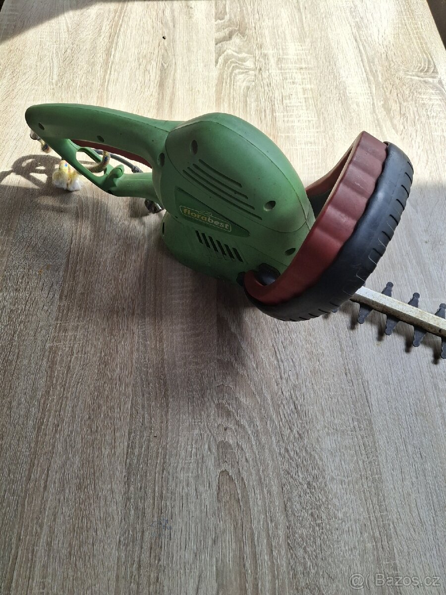 Elektrické nůžky na živý plot - 3