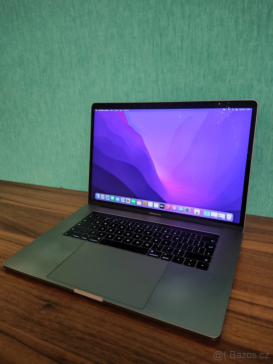 MacBook Pro 15 2016 | i7 • 16GB • 1TB SSD - 3