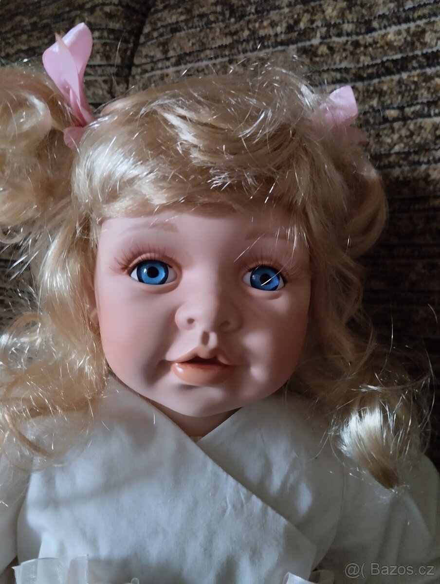 Značená porcelánová panenka - 3