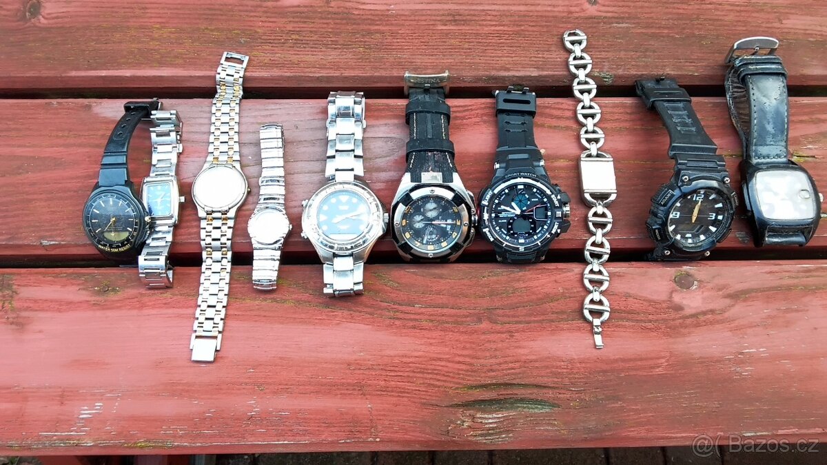 Stare zapalovače ,nůžky ,hodinky ,autíčka . - 3