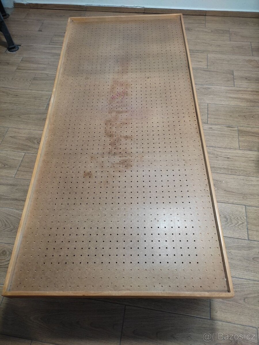 Válendy, skříňky, postele, staroýitmé postele po prababičce - 3