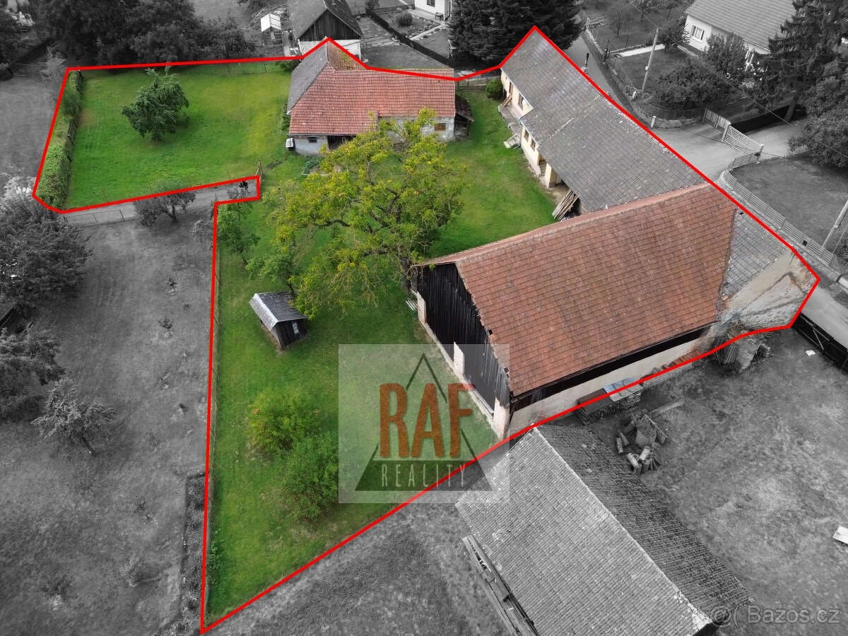 Prodej - zemědělská usedlost, stodoly, pozemky - Moravec - 3