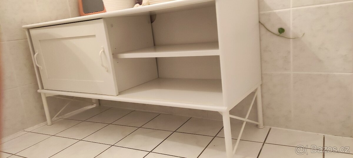 Skříňka pod televizi - 3