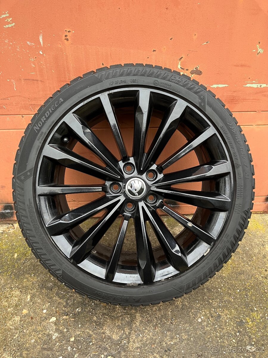 Škoda Superb R19 Zánovní zimní pneu - 3