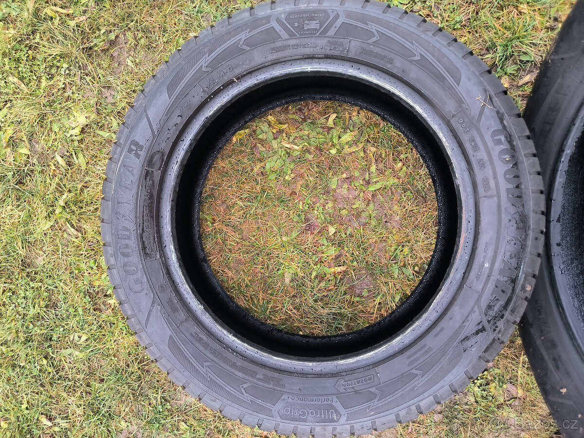 2 zimní pneu 235/55/19 GOODYEAR vz. 90% - 3