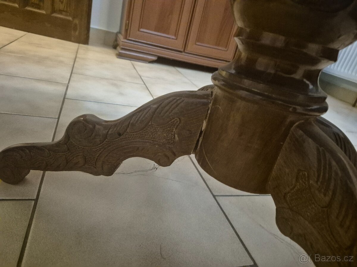 Stolek s intarzovanou kresbou - 3