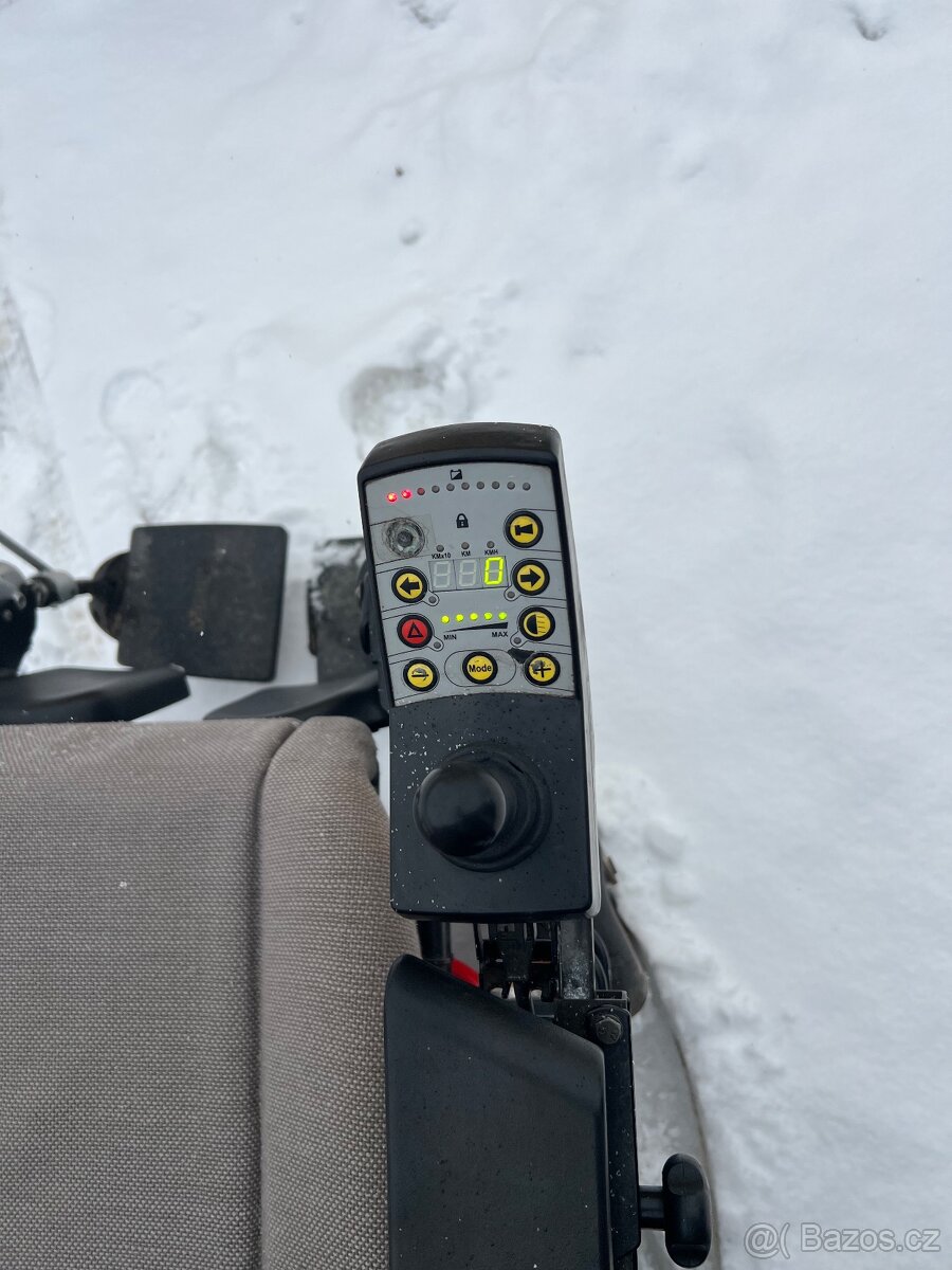 invalidní elektrický vozík - 3