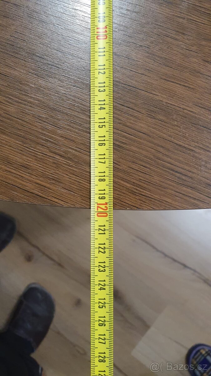 Prodám kulatý jídelní stůl - 3