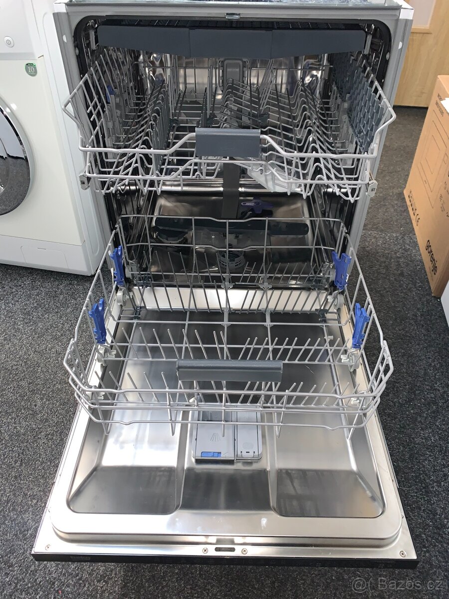 Vestavná myčka BEKO DIN26422 - 3