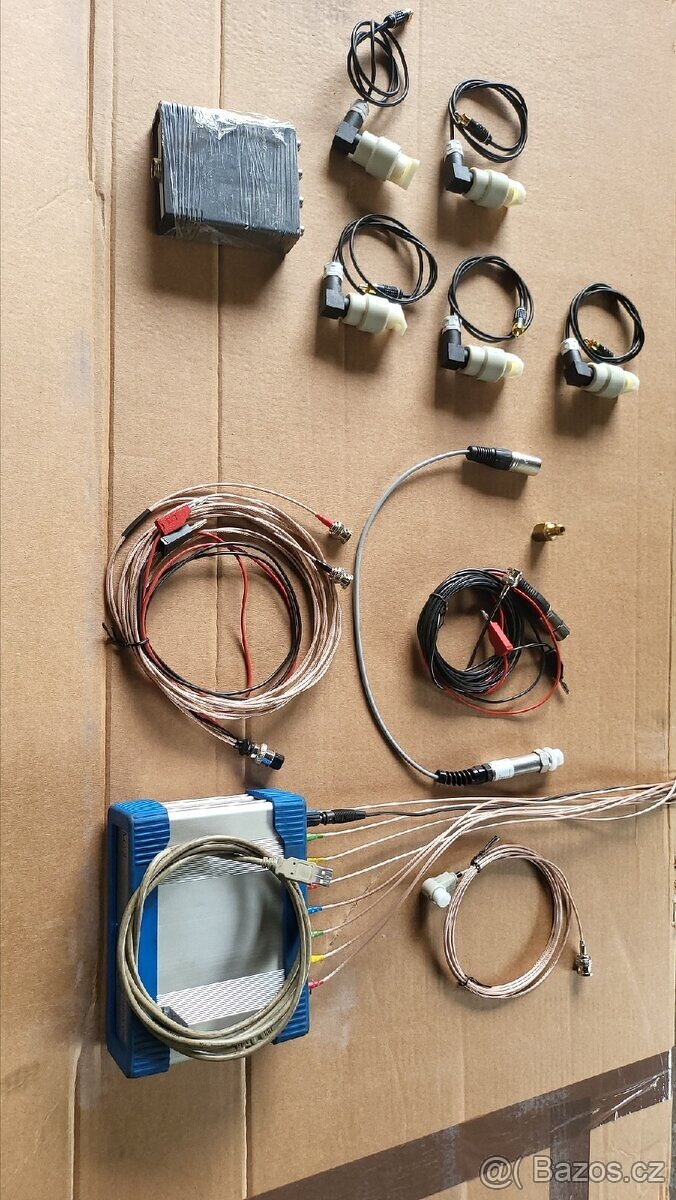 osmikanálový osciloskop s příslušenstvím - 3