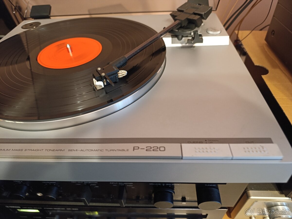 Gramofon Yamaha P-220 - 3