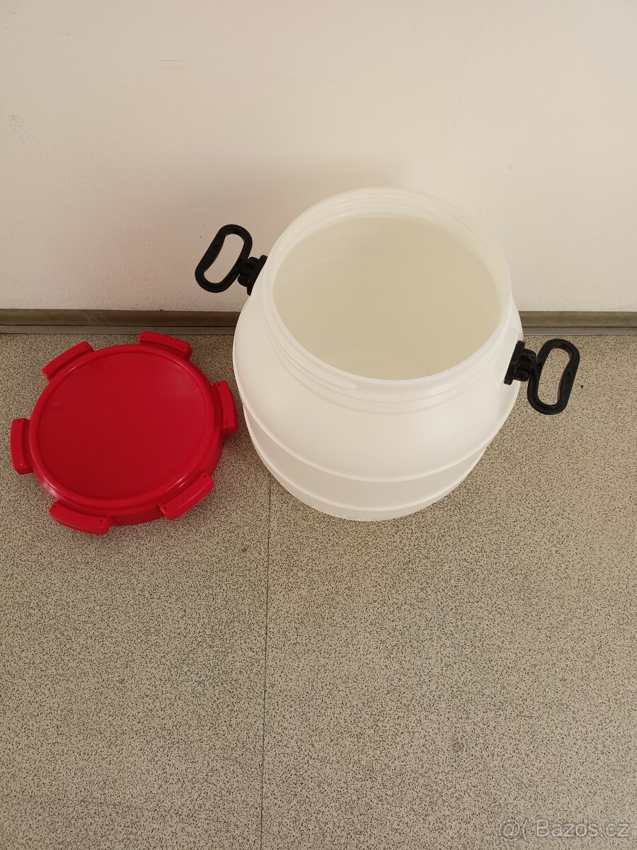 Plastový sud značky Curtec - 3