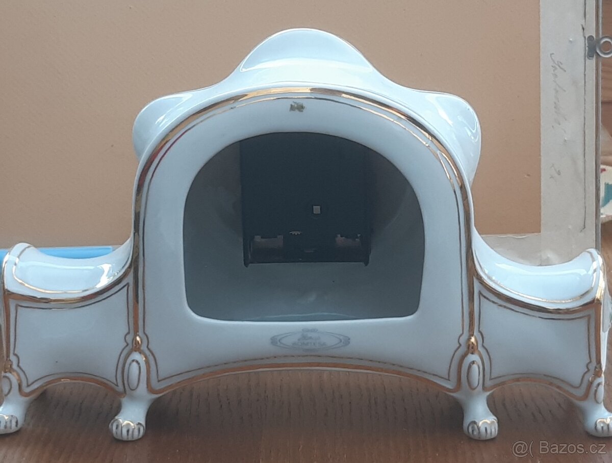 Porcelánové stolní hodiny zdobené zlatem - 3