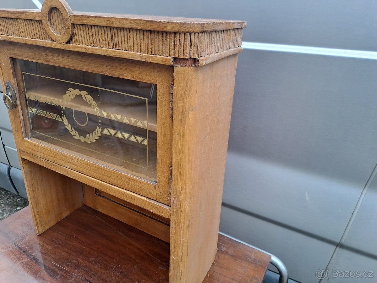 skříňka - polička - lékárnička č.1 - 3