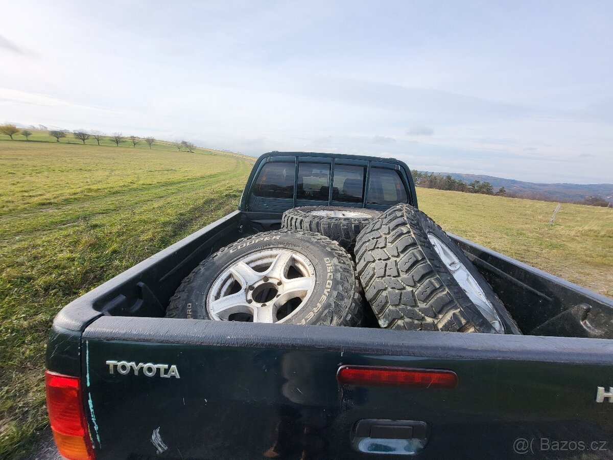 Prodám Toyotu hilux 2.5 d4d 88kw 2008
