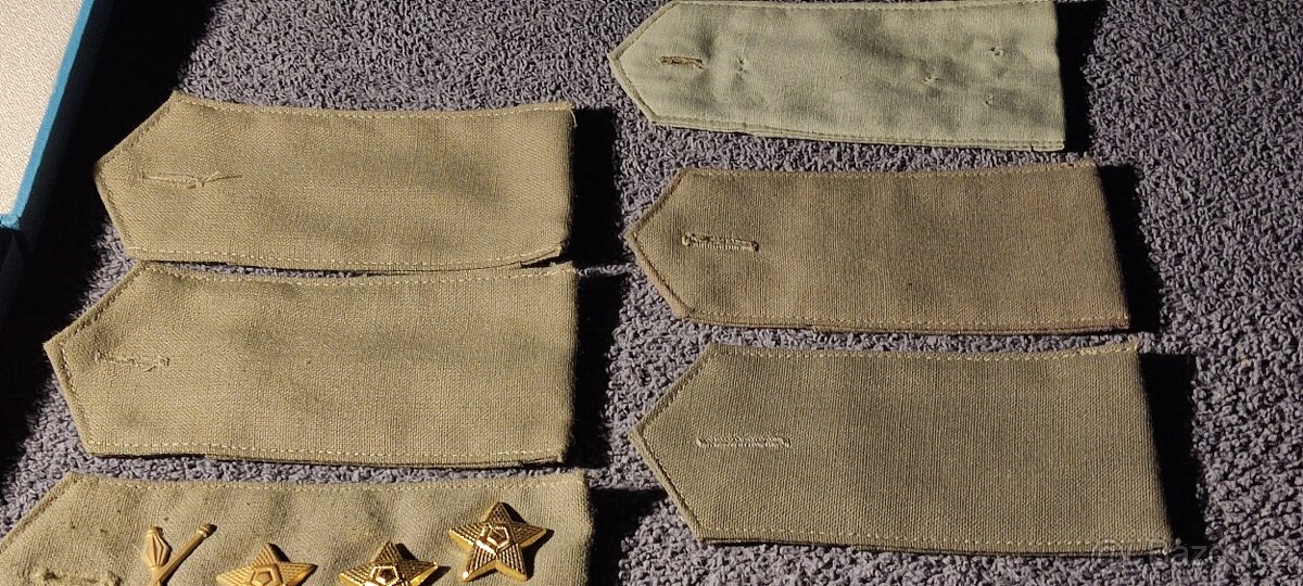 Armádní odznaky atd. - 3