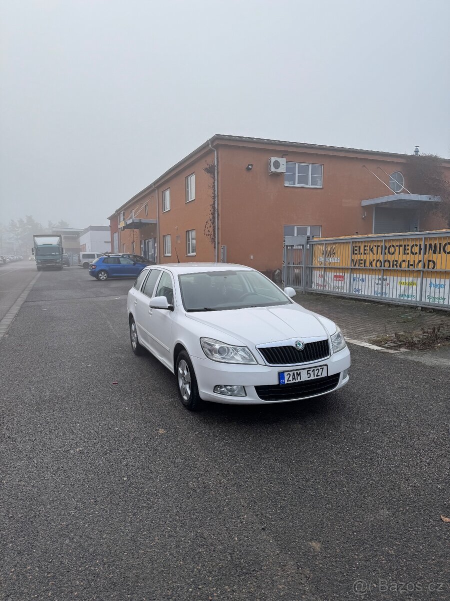 Škoda Octavia 1,6 tdi Ambiente rok 2012 - 3