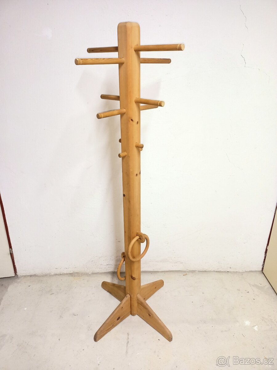 Prodám hezký věšák z masivu - 3