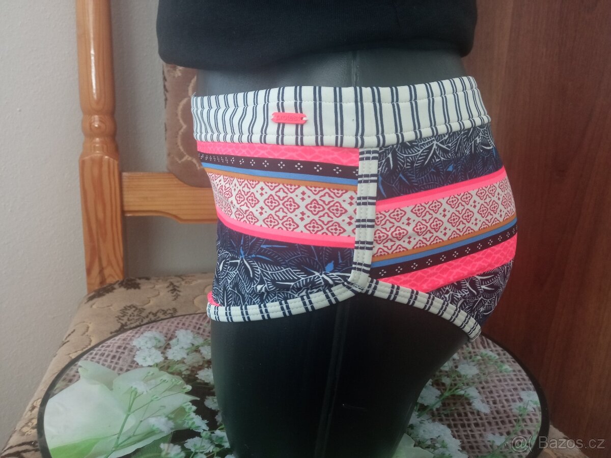 Spodní díl plavek velikost 176 - 3