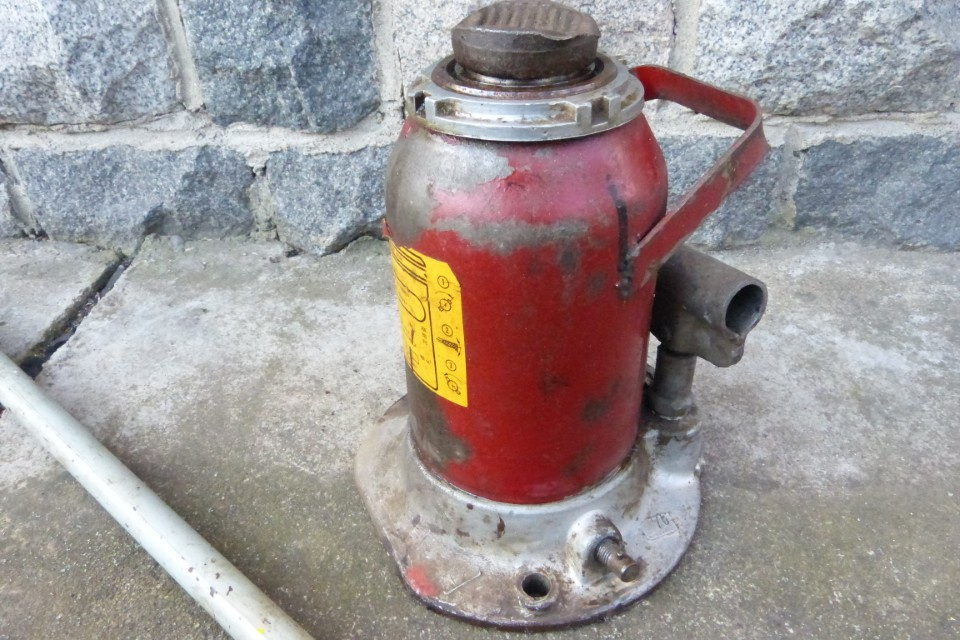 HYDRAULICKÝ ZVEDÁK 7 t - značka DUNAV - 3