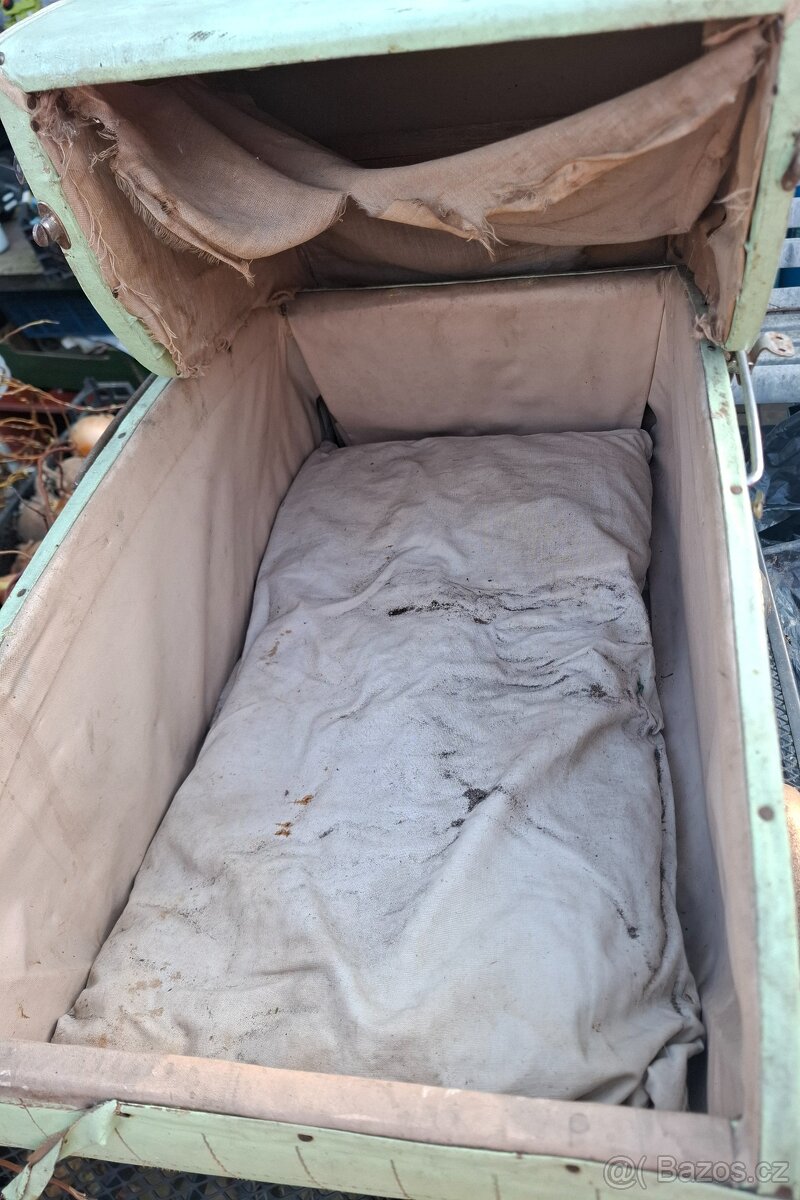 Starý kočárek pro panenky - 3