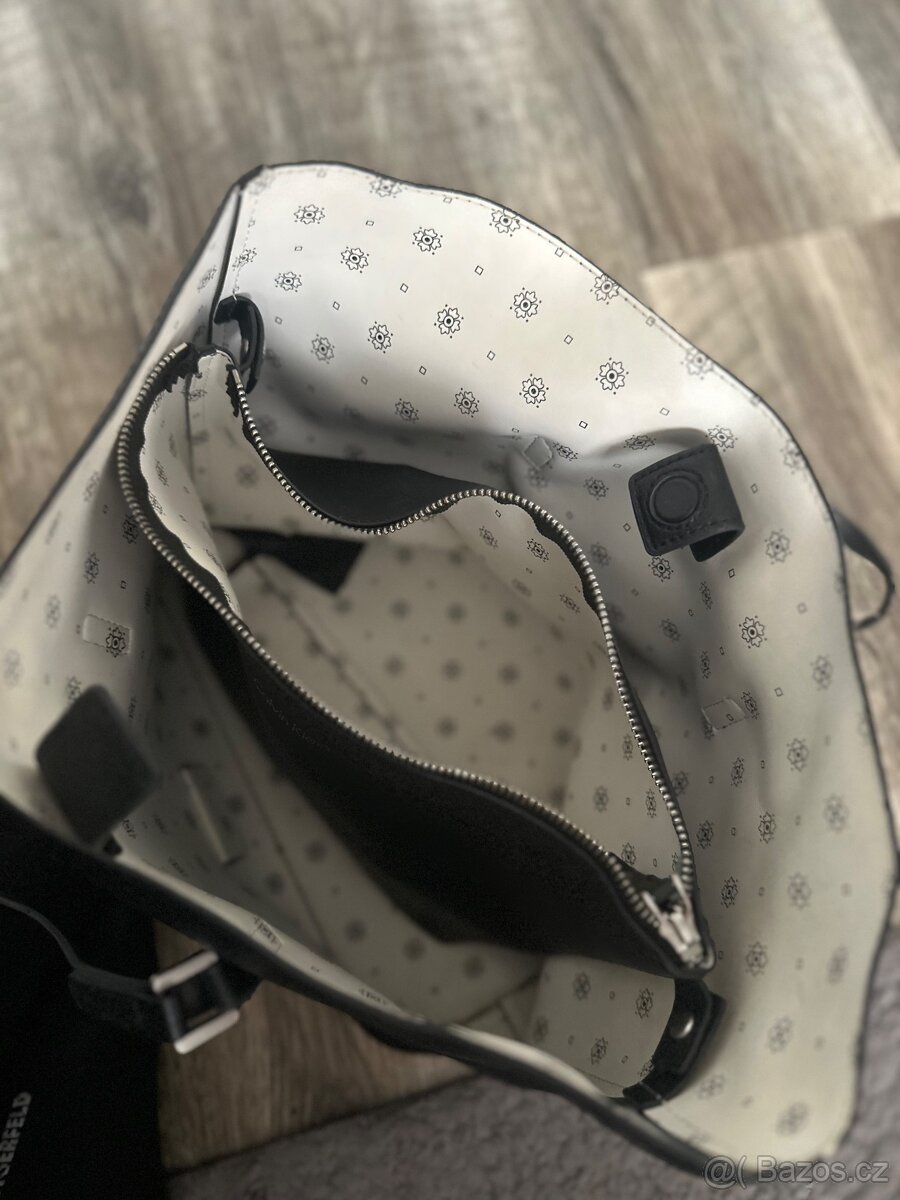 Calvin Klein černá kabelka – elegantní a prostorná - 3