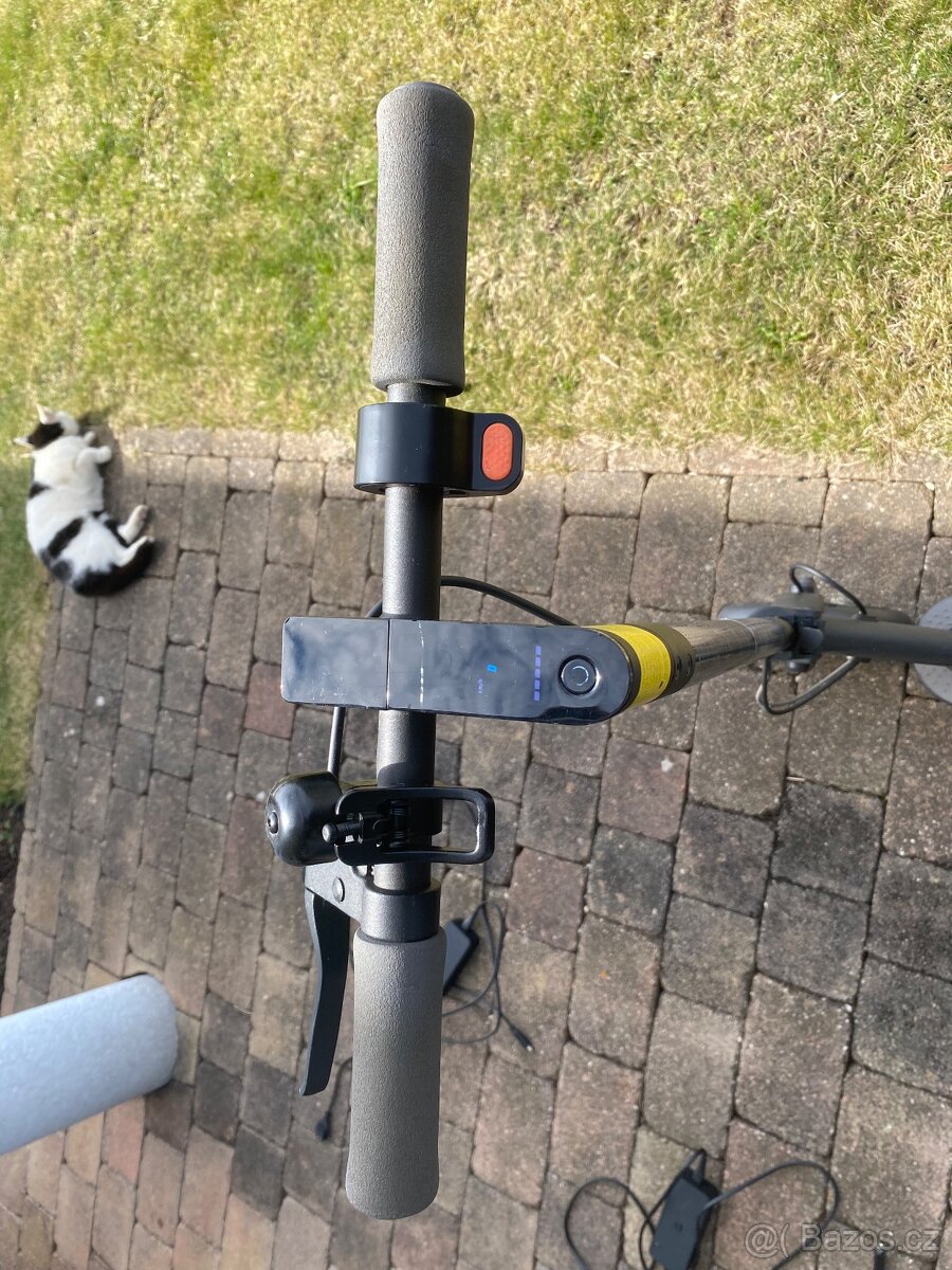Elektrická koloběžka Xiaomi Mi Electric Scooter Essential - 3