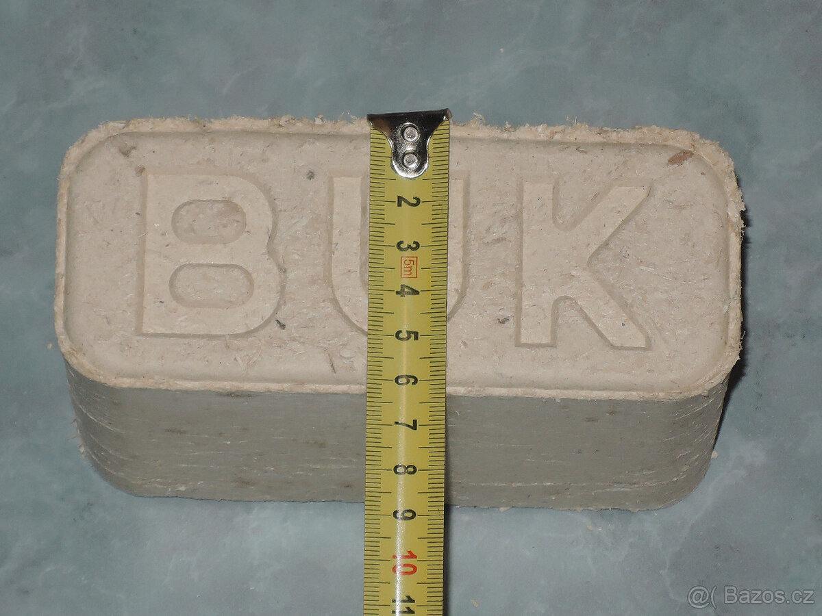 Dřevěné bukové brikety,baleno po 10kg....100kč.. - 3