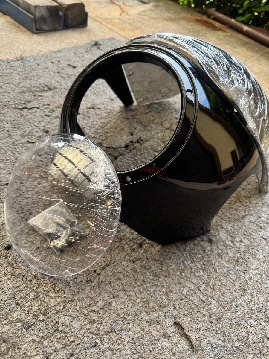 Maska ve stylu RICKMAN/AVON - 3