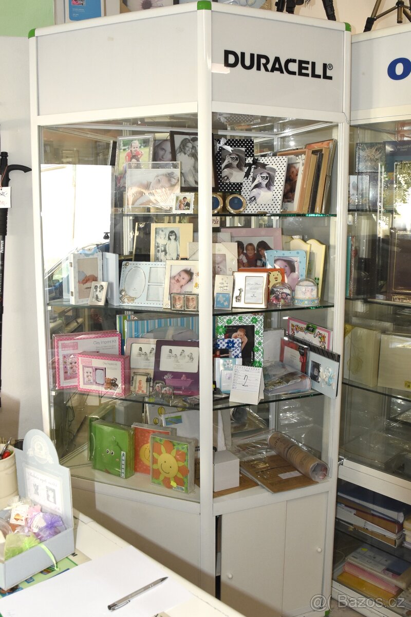 Vitríny, pulty, skřínky, pracovní stoly - 3