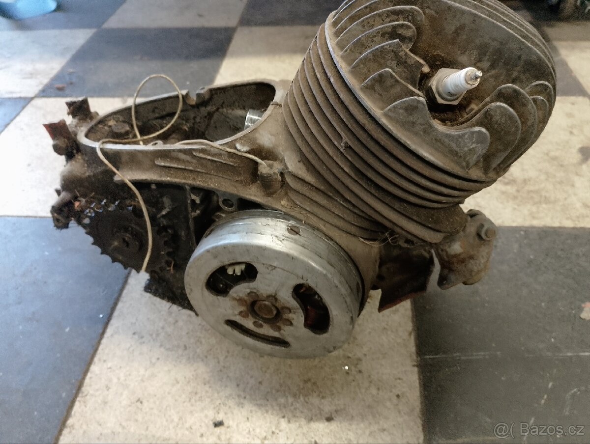 ČZ 150 motor - 3