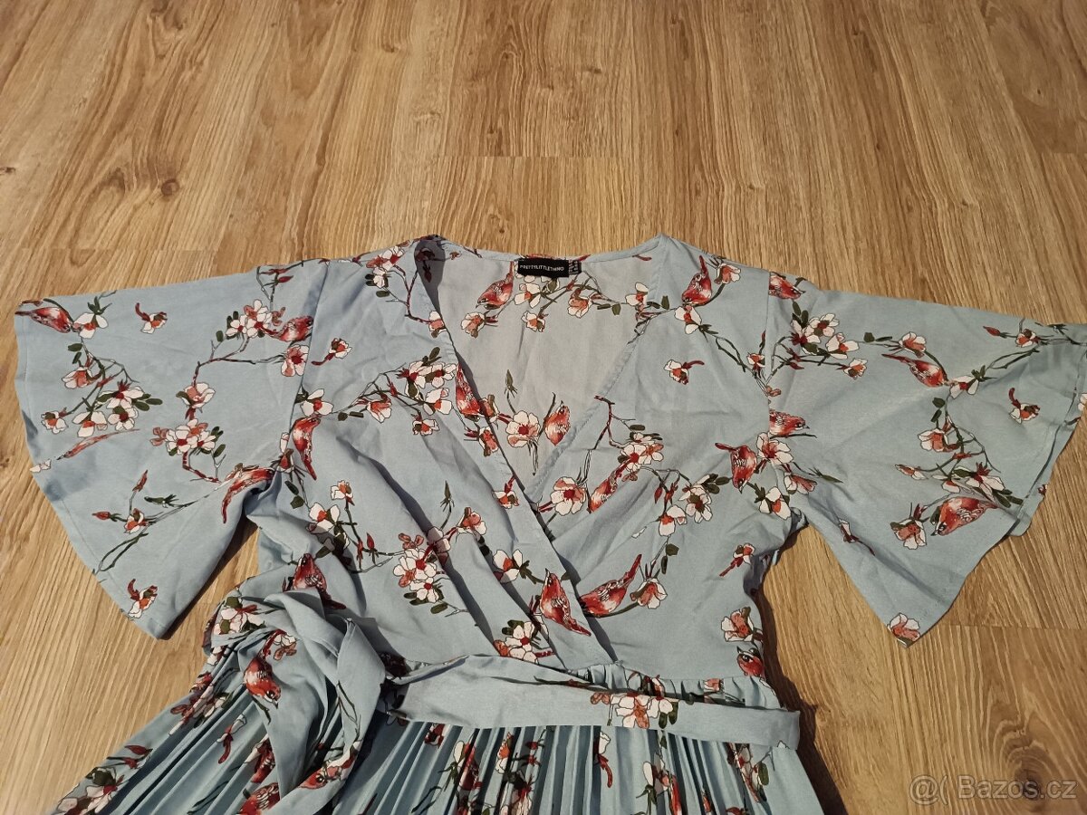 plisované šaty PrettyLittleThing - 3