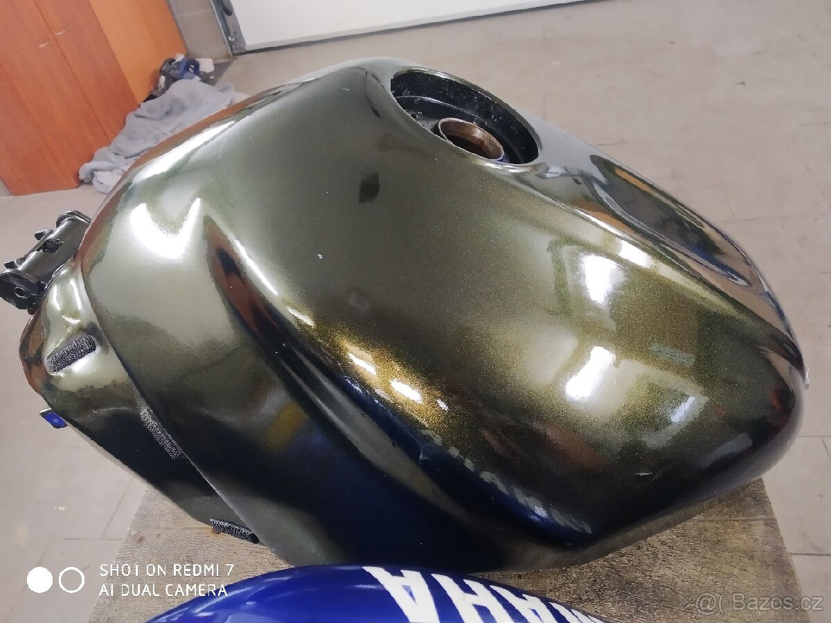Nádrže Yamaha YZF R1 98,99 - 3