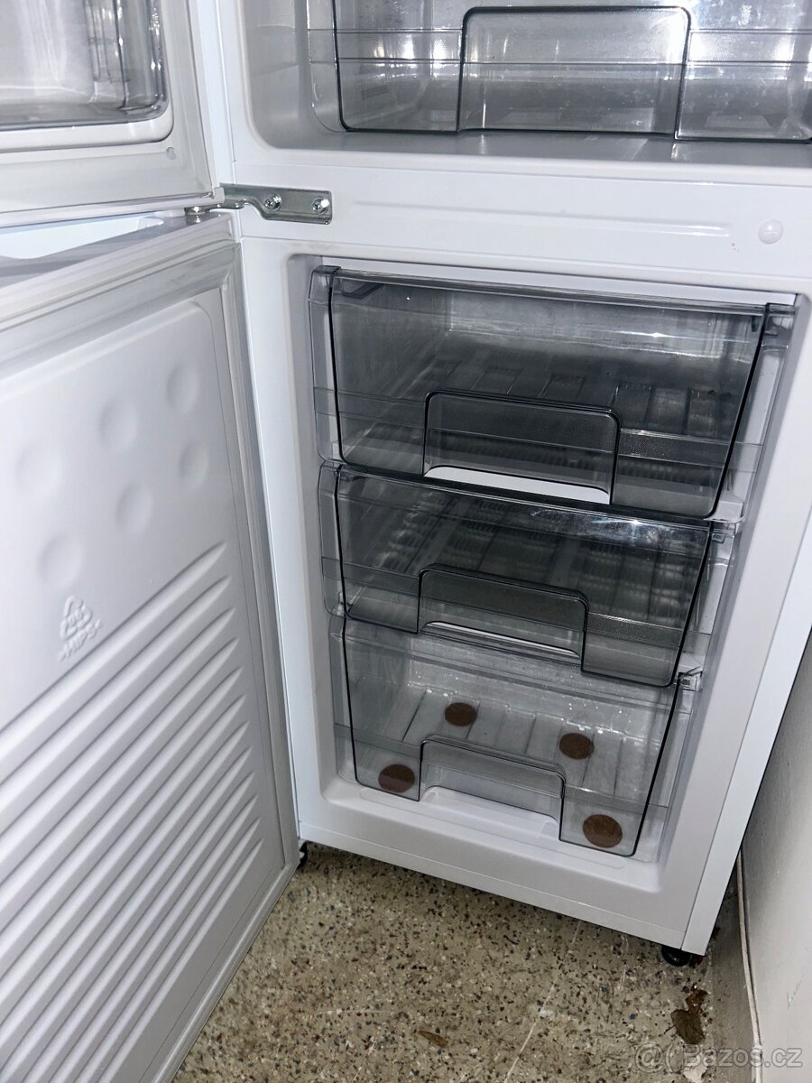 Lednice Goddess RCD0150GW8A - 3