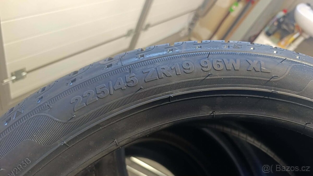 225x45 R19 - 3