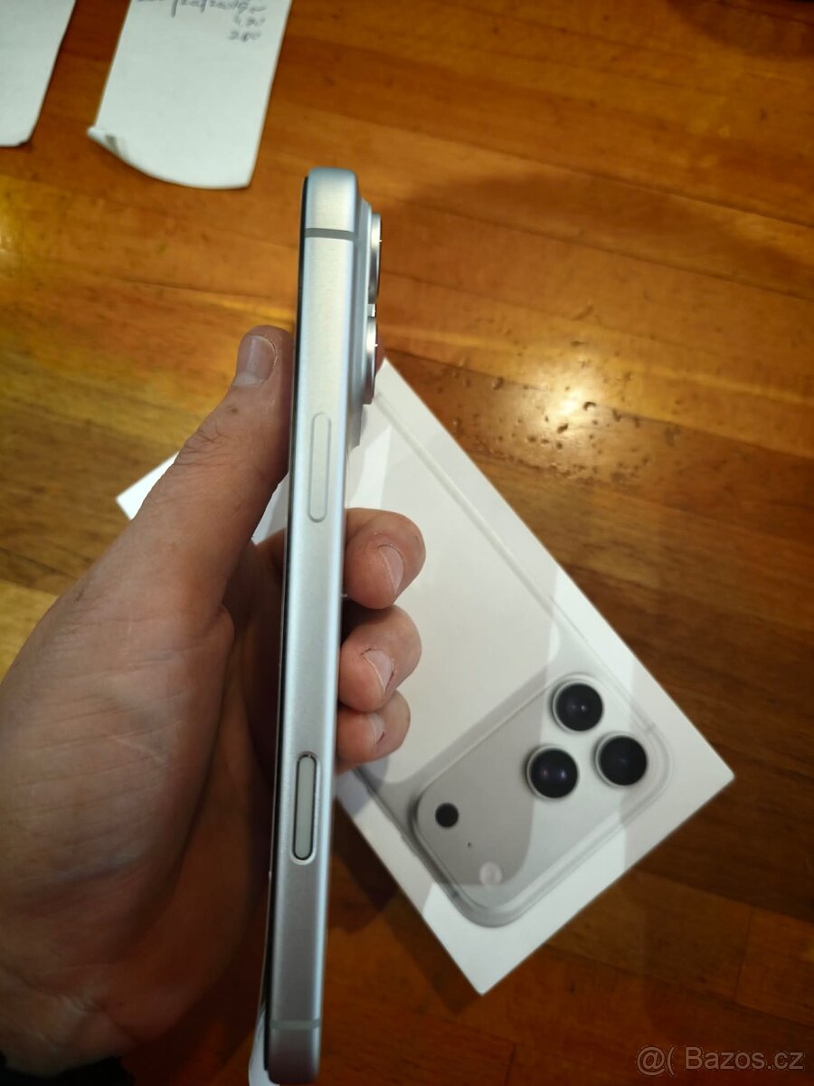 Apple iPhone 17 Pro Max 256GB Silver ZÁNOVNÍ - 3