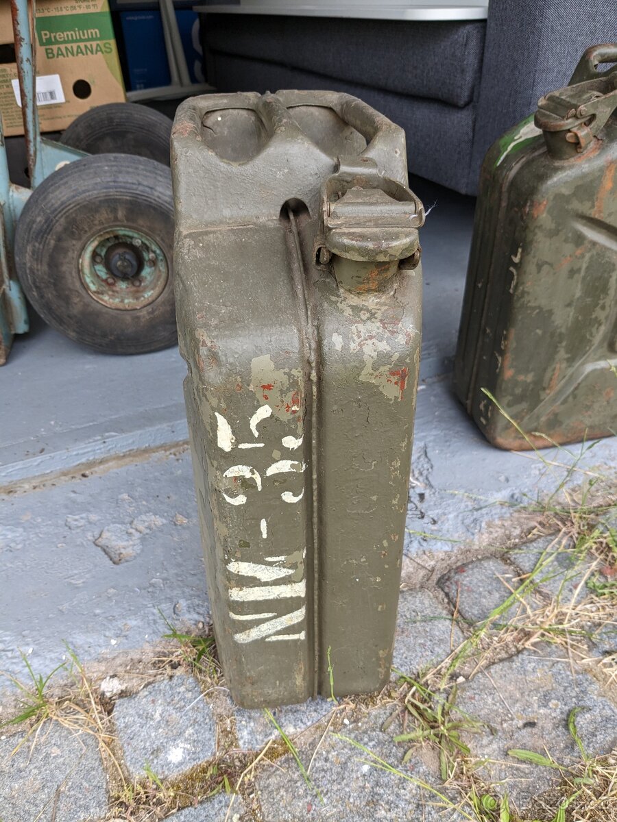 Vojenské plechové 20l kanystry - 3