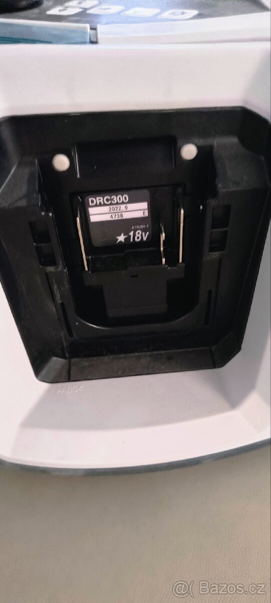 Makita DRC300Z Aku - robotický vysavač - 3