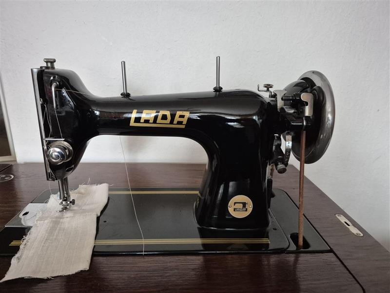 Šicí stroj Lada - 3