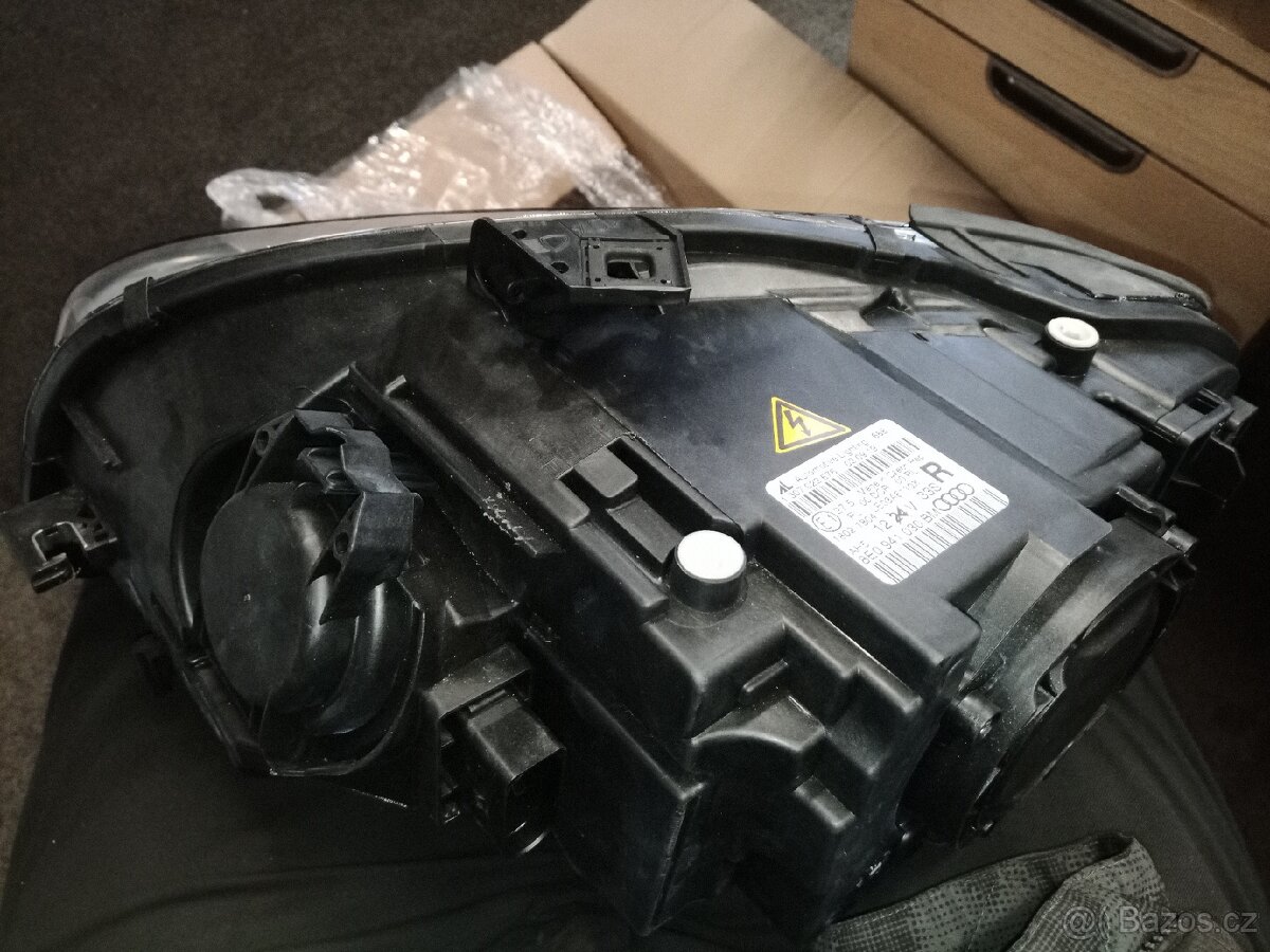 Prave přední světlo Audi A4 B7 - 3