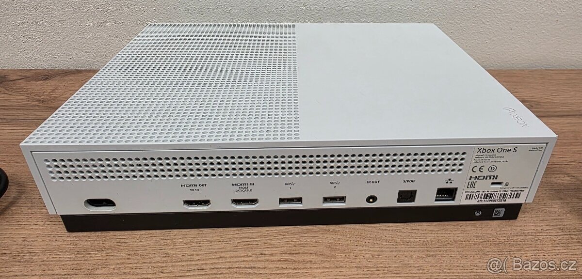 Xbox one s mechanikou 1.TB 2.ovladač - 3