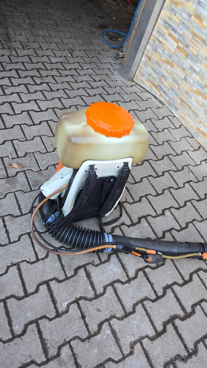 Postřikovač stihl SR430 - 3