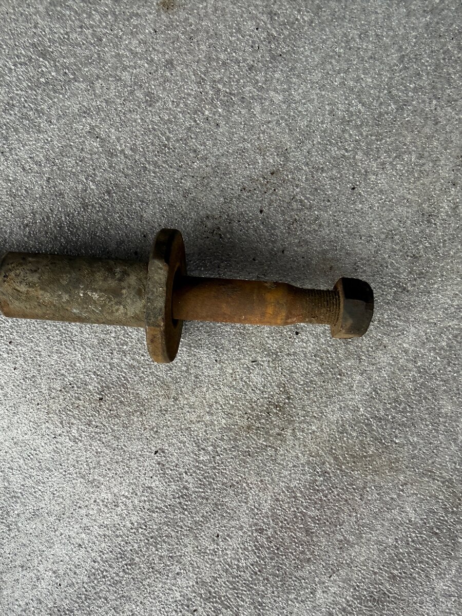 Čz 125T - osa předního kola - 3