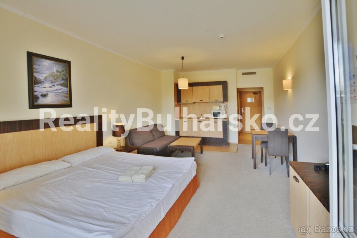 velmi prostorné a plně zařízené studio (1+kk, 50 m²) s balko - 3