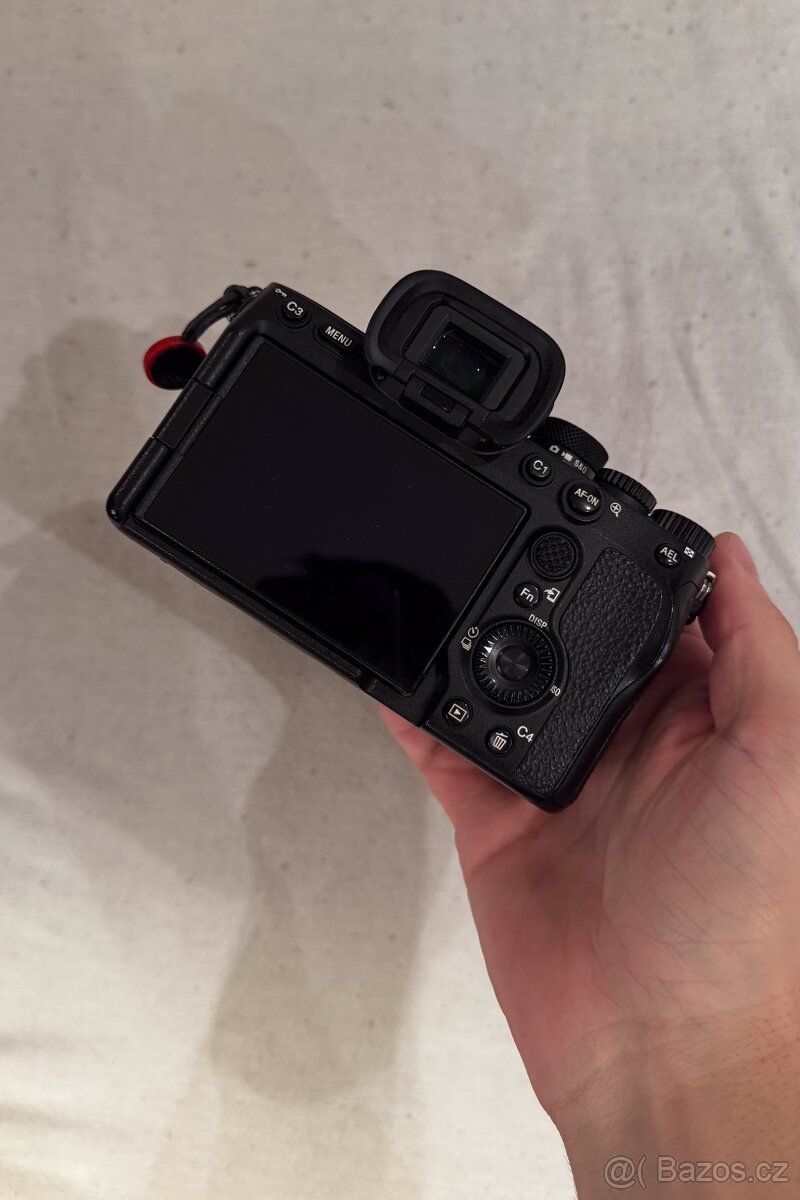 Sony Alpha A7 IV - 3