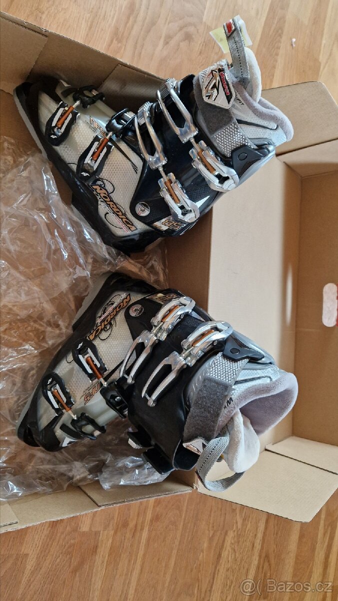 Dámské / dívčí lyžáky (přeskáče) vel. 22.5-23.5 (275mm) - 3