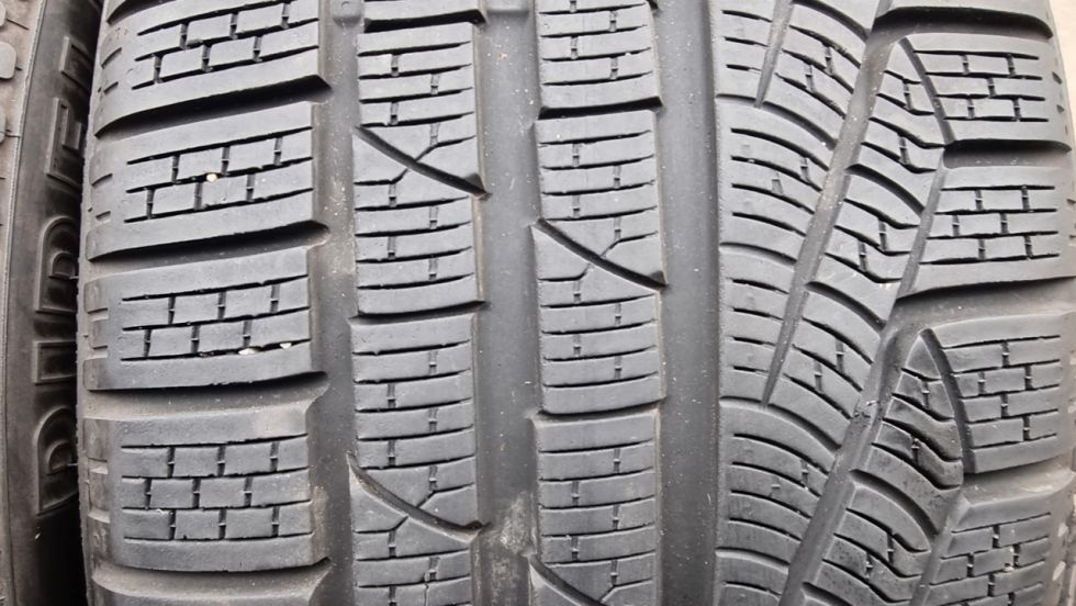 Zimní pneu 235/40/18 Pirelli - 3