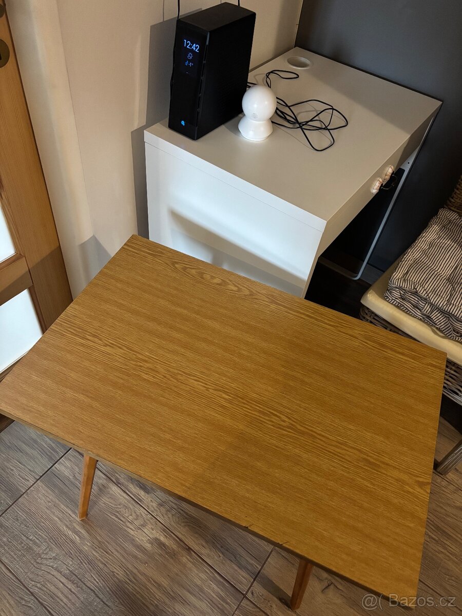 Dřevěný stolek - 3