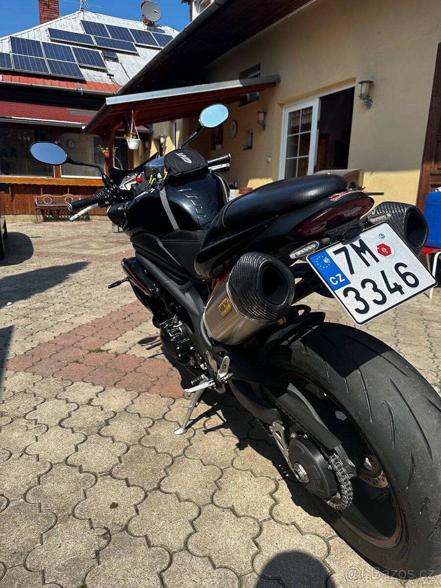 Triumph speed triple R - 3