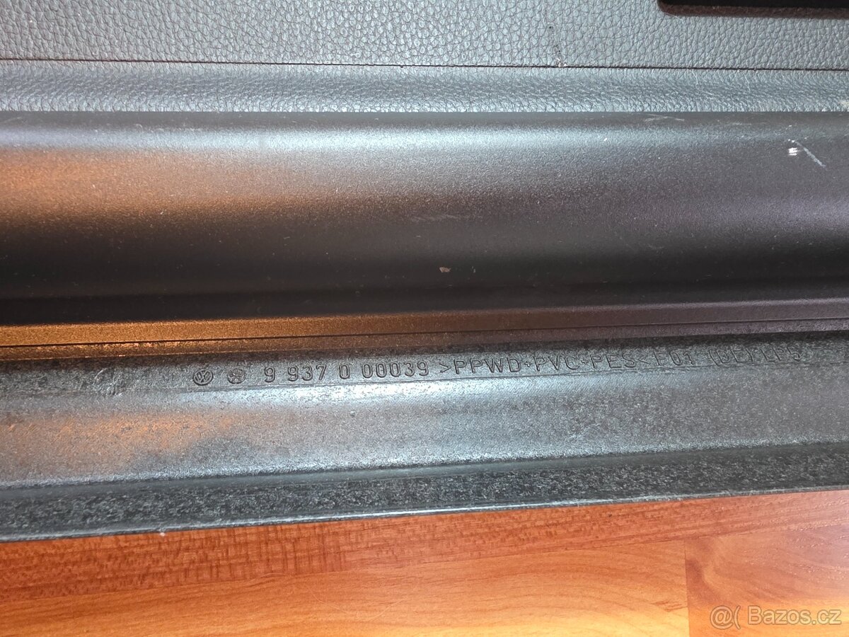 VW PASSAT B6 Roleta kufru černá - 3